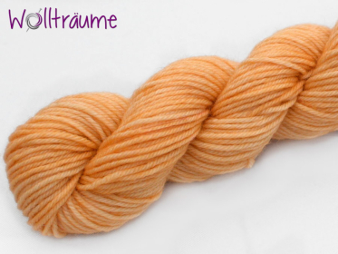 Lilly Mini apricot, handgefärbte Wolle von wollträume